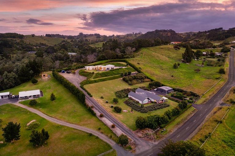 Photo of property in 33 Hakao Road, Minden, Tauranga, 3171