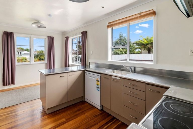 Photo of property in 13 Saint Annes Street, Levin, 5510