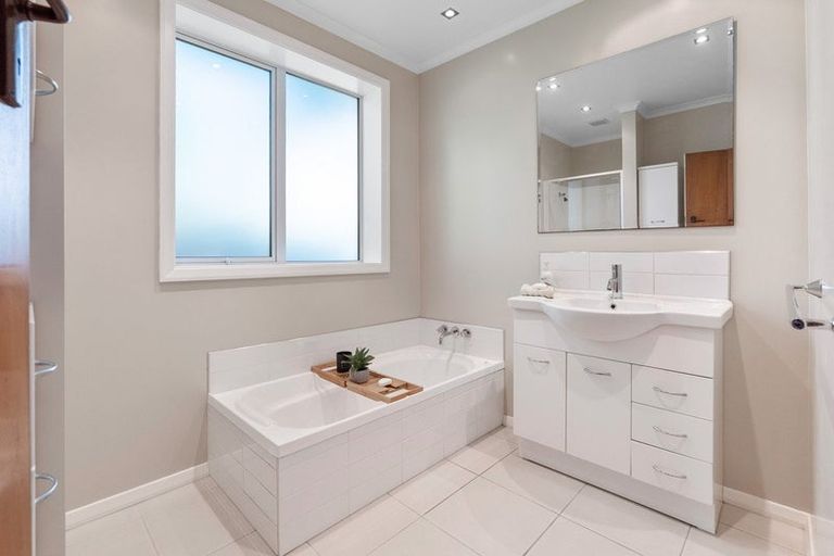 Photo of property in 103 Larnach Road, Vauxhall, Dunedin, 9013