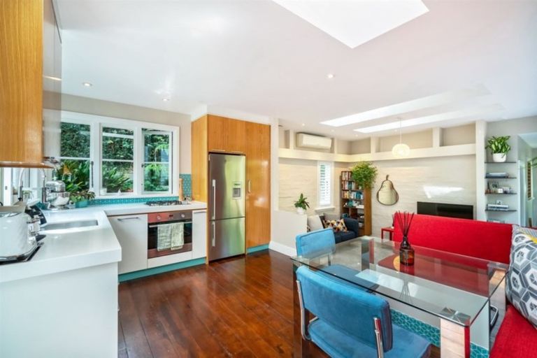 Photo of property in 55 Pupuke Road, Birkenhead, Auckland, 0627