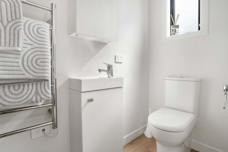 Photo of property in 2/141 Wallace Road, Mangere Bridge, Auckland, 2022