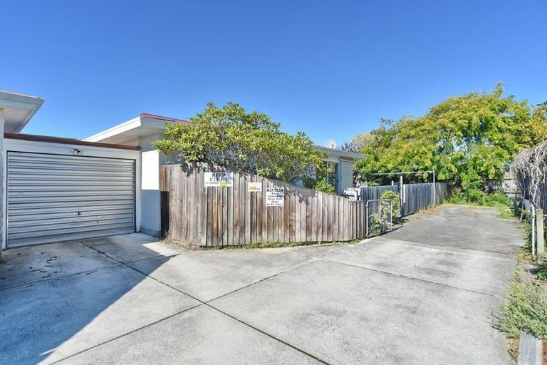 Photo of property in 2/5 Tamarisk Place, Parklands, Christchurch, 8083