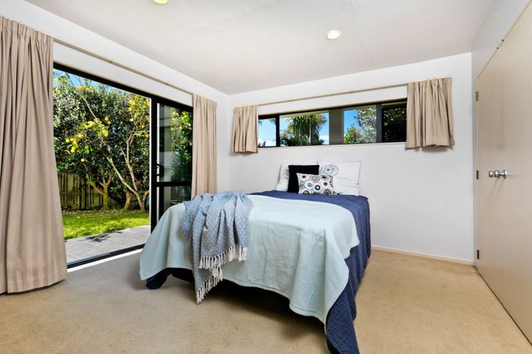 Photo of property in 2/17 Sartors Avenue, Northcross, Auckland, 0630