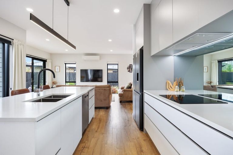 Photo of property in 23 Vogwill Road, Kumeu, 0810