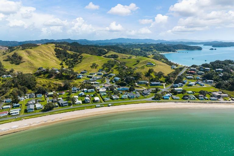 Photo of property in 9 Motutara Road, Oakura, Hikurangi, 0184