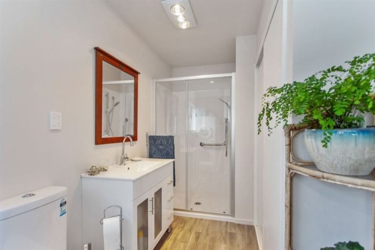 Photo of property in 62 Farquhars Road, Redwood, Christchurch, 8051