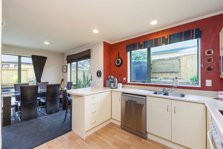 Photo of property in 3 Logan Way, Kelvin Grove, Palmerston North, 4414