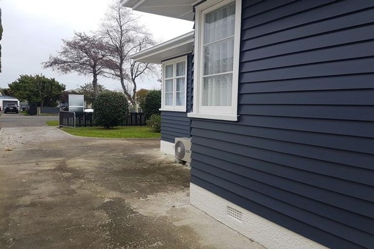Photo of property in 17 Botanical Road, Takaro, Palmerston North, 4412