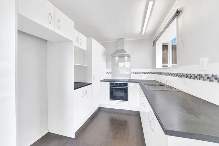 Photo of property in 1/3 Etherton Drive, Weymouth, Auckland, 2103