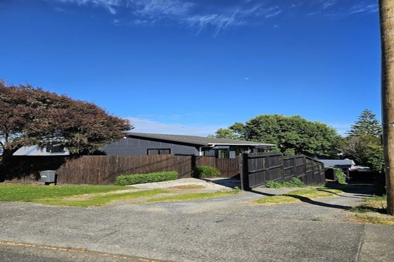 Photo of property in 19b Aorangi Road, Paraparaumu, 5032