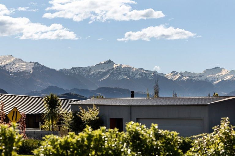 Photo of property in 12 Kereru Crescent, Wanaka, 9305