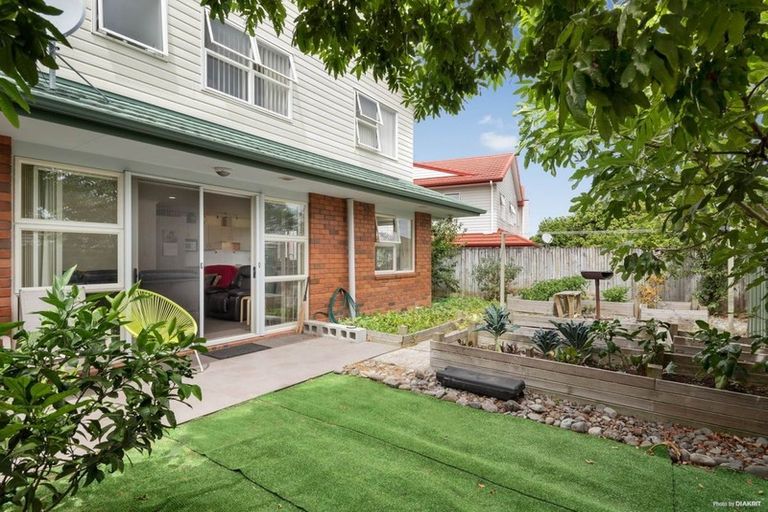 Photo of property in 12 Lime Crescent, Papakura, 2110