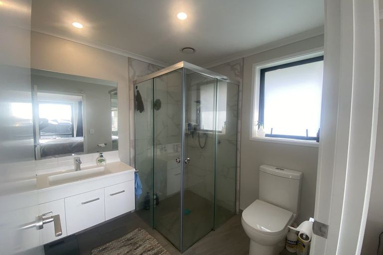 Photo of property in 14 James Elliot Way, Pokeno, 2402