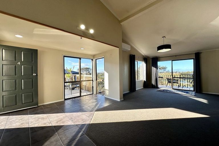 Photo of property in 4/141 Colwill Road, Massey, Auckland, 0614