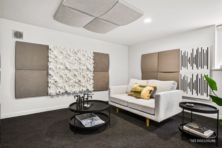 Photo of property in 6 Walker Road, Henderson Valley, Auckland, 0612