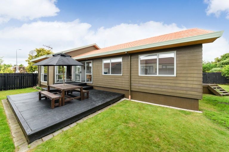 Photo of property in 42 Dalfield Place, Highbury, Palmerston North, 4412