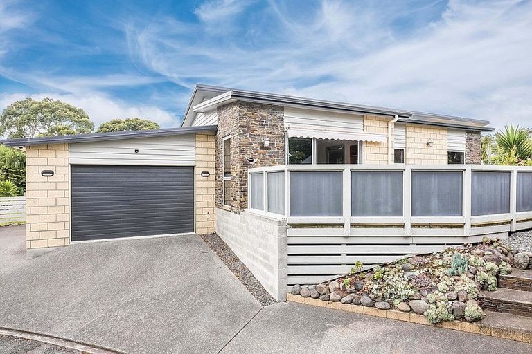 Photo of property in 208 Mazengarb Road, Paraparaumu, 5032
