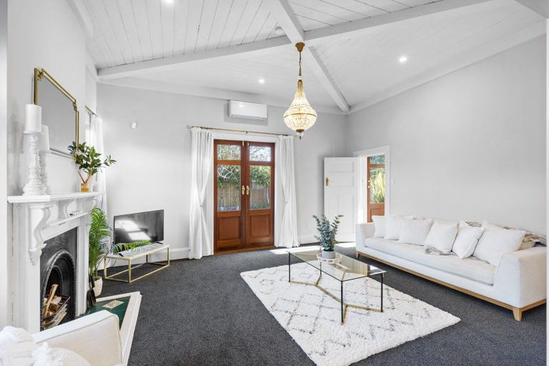 Photo of property in 239 Victoria Avenue, Hokowhitu, Palmerston North, 4410