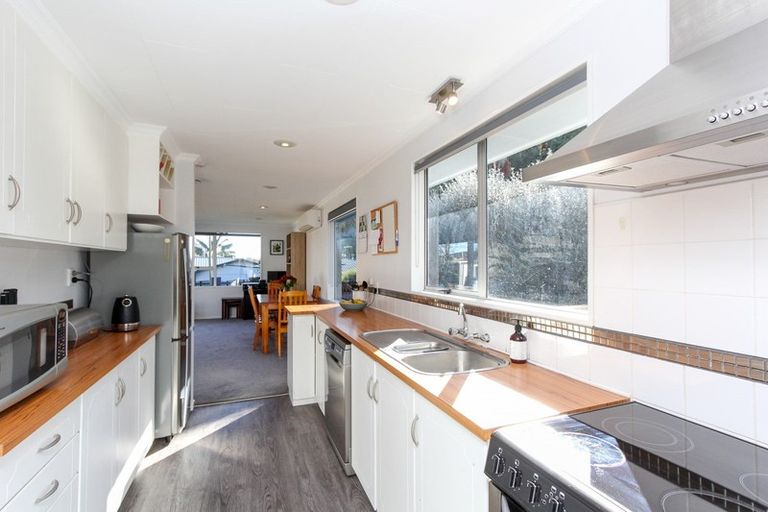 Photo of property in 5a Ambury Place, Merrilands, New Plymouth, 4312