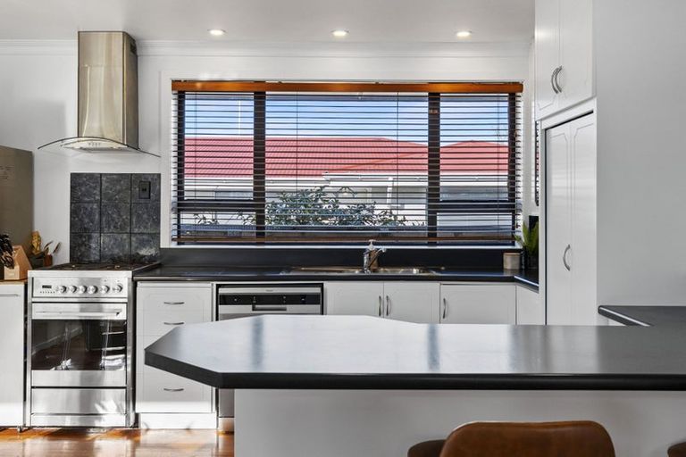 Photo of property in 320 Main North Road, Redwood, Christchurch, 8051