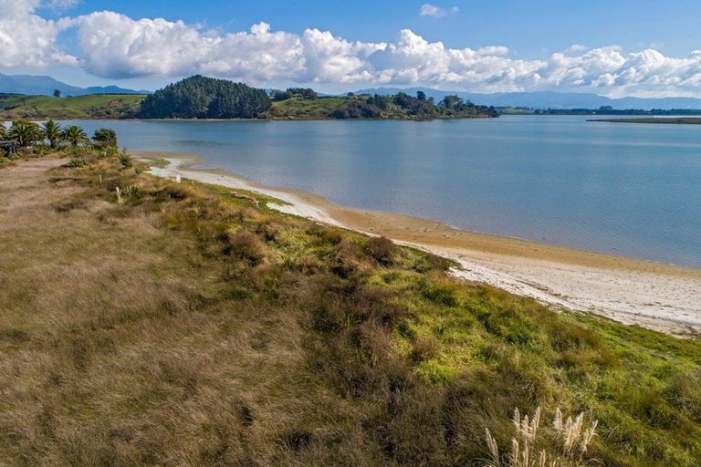 Photo of property in 23a Pahoia Beach Road, Whakamarama, 3172