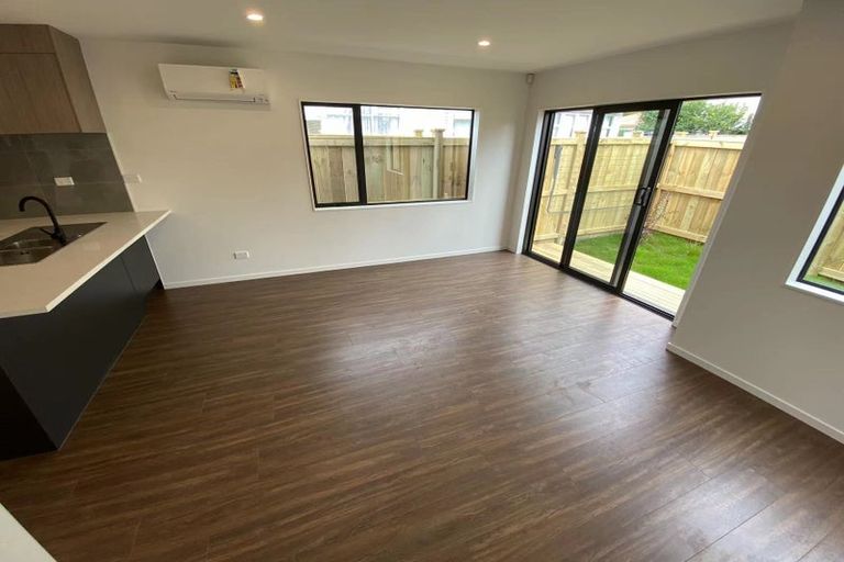 Photo of property in 2/143 Portage Road, New Lynn, Auckland, 0600
