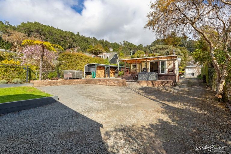 Photo of property in 29 Jocelyn Crescent, Pinehaven, Upper Hutt, 5019