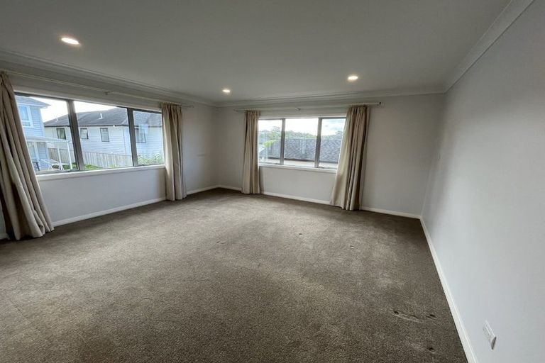 Photo of property in 26 Lagonda Rise, Oteha, Auckland, 0632