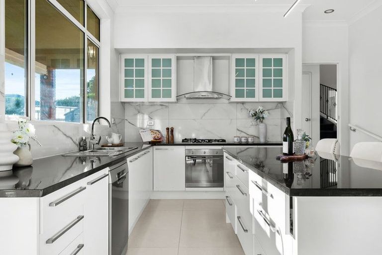 Photo of property in 16 Michael Bosher Way, Flat Bush, Auckland, 2019