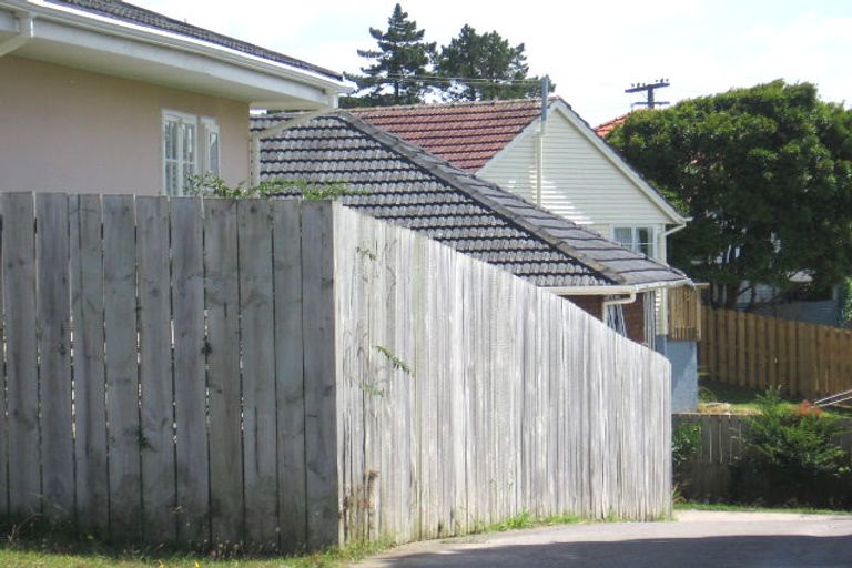 Photo of property in 41 Glass Road, Mount Roskill, Auckland, 1041