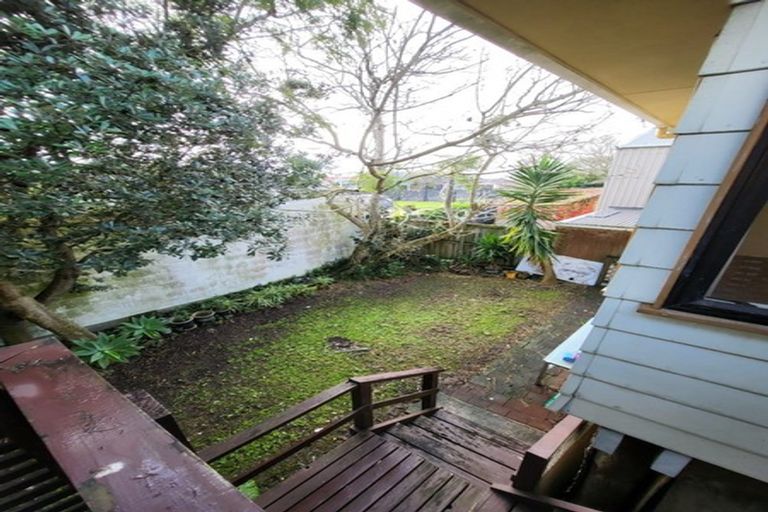 Photo of property in 1/40 Hollyford Drive, Clover Park, Auckland, 2105