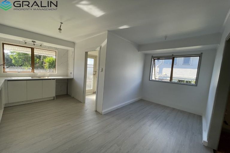 Photo of property in 101 Matipo Road, Te Atatu Peninsula, Auckland, 0610