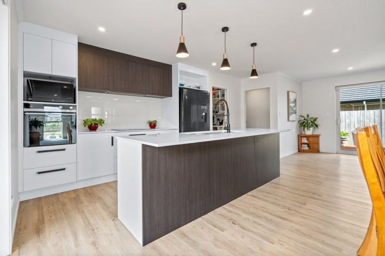 Photo of property in 67 Kaurinui Crescent, One Tree Point, 0118