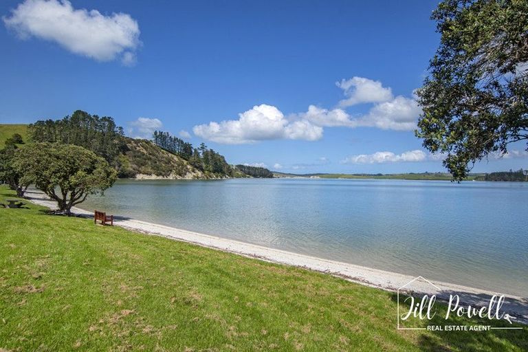 Photo of property in 36 Kilbraugh Street, Whakapirau, Maungaturoto, 0583