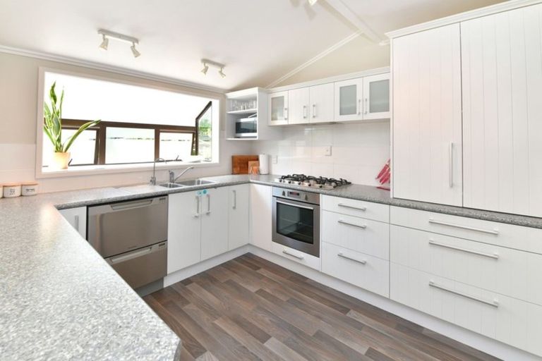 Photo of property in 53a Swann Beach Road, Stanmore Bay, Whangaparaoa, 0932