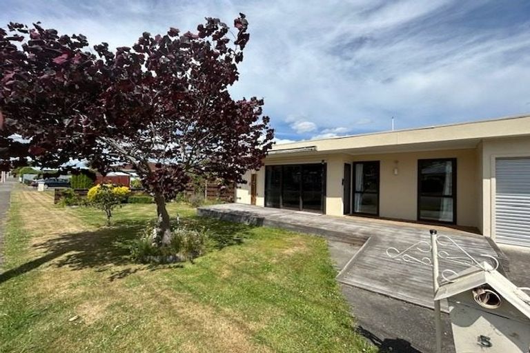 Photo of property in 5 Waverley Street, Waipawa, 4210
