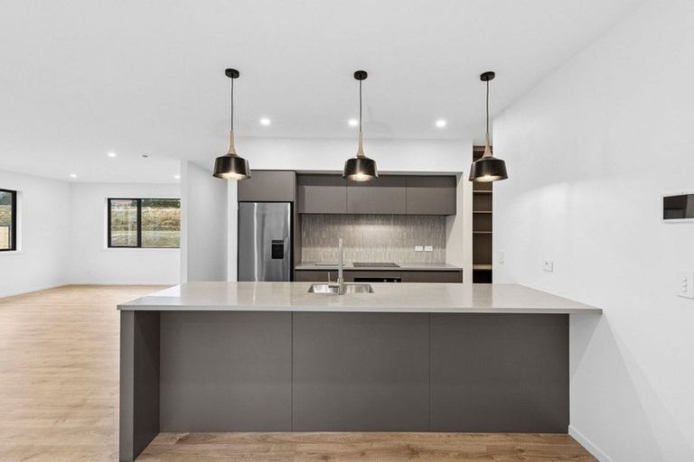 Photo of property in 6 Lake Mckay Drive, Luggate, 9382