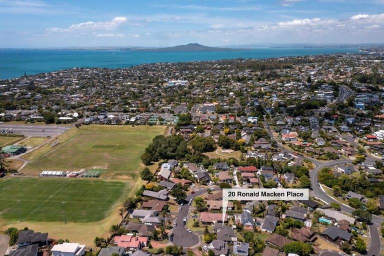 Photo of property in 20 Ronald Macken Place, Windsor Park, Auckland, 0632