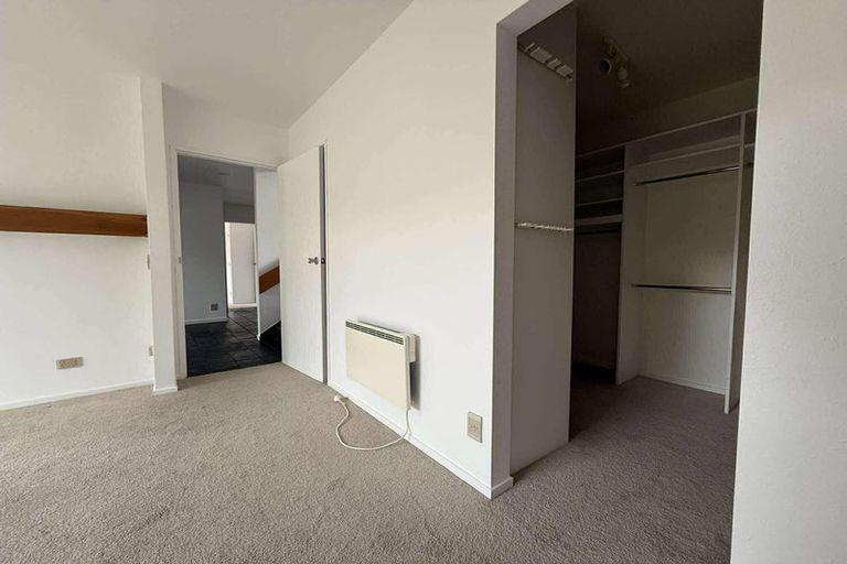 Photo of property in 27 Rembrandt Avenue, Tawa, Wellington, 5028