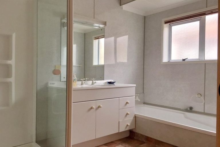 Photo of property in 29 Mills Street, Eltham, 4322