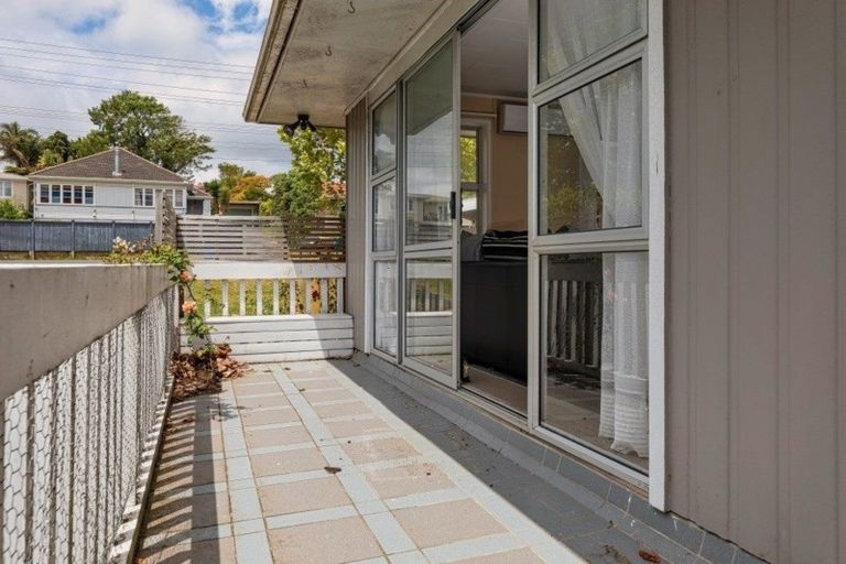 Photo of property in 1/185 Henderson Valley Road, Henderson, Auckland, 0612