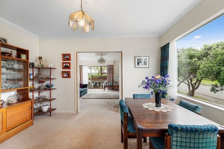 Photo of property in 1 Zande Terrace, Tawa, Wellington, 5028