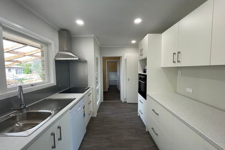 Photo of property in 8 Tatariki Street, Rosehill, Papakura, 2113