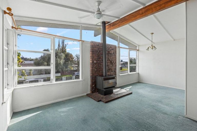 Photo of property in 2 Coburg Street, Henderson, Auckland, 0612