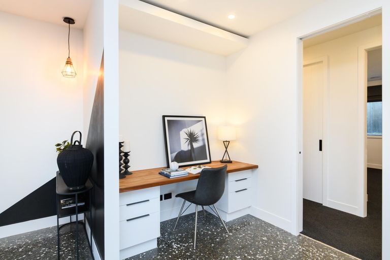 Photo of property in 2 Waimarama Court, Roslyn, Palmerston North, 4414