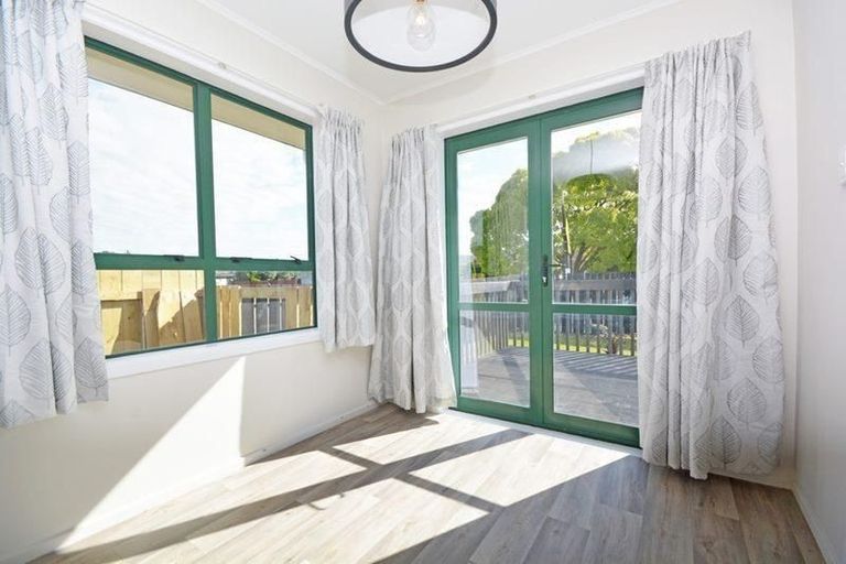Photo of property in 17 Comet Crescent, Mangere, Auckland, 2022