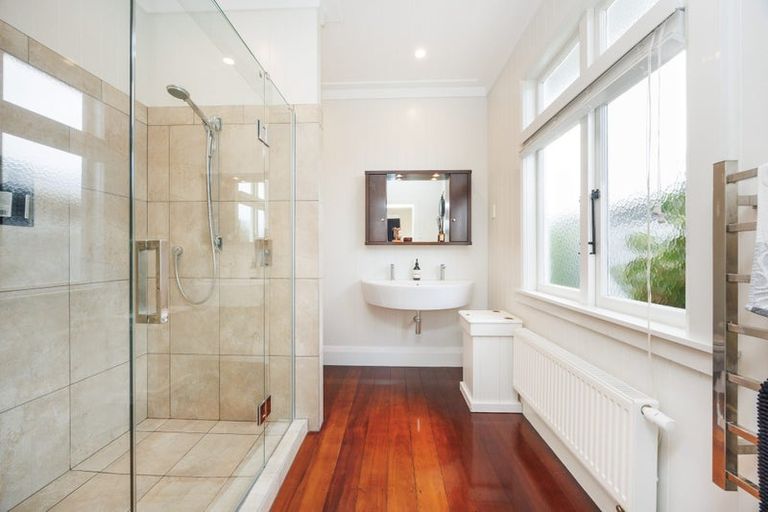 Photo of property in 75 Limbrick Street, Terrace End, Palmerston North, 4410