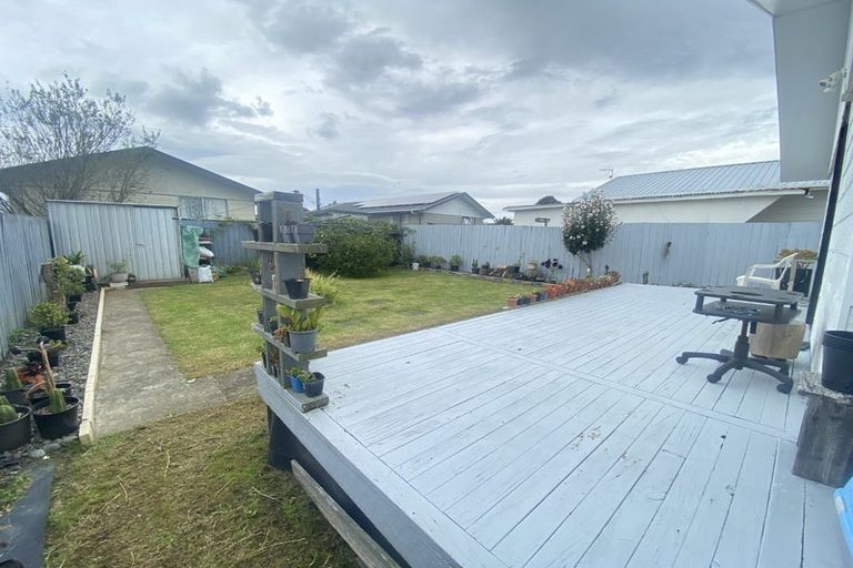 Photo of property in 2/18 Kennington Drive, Clendon Park, Auckland, 2103