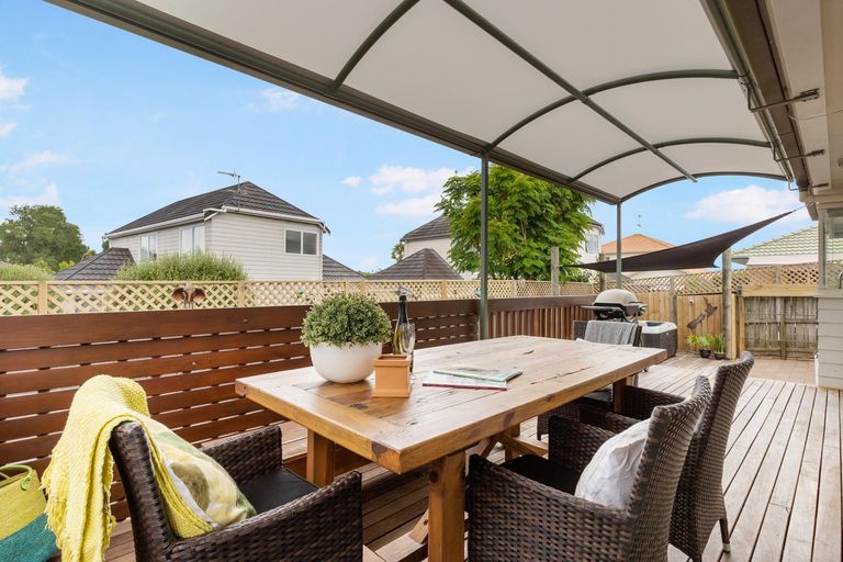 Photo of property in 1/270 Cascades Road, Botany Downs, Auckland, 2010