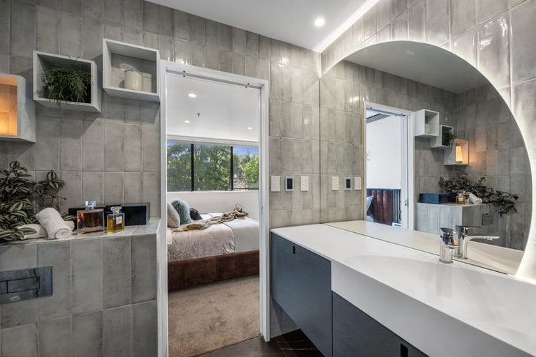 Photo of property in 1c/175 Hurstmere Road, Takapuna, Auckland, 0622